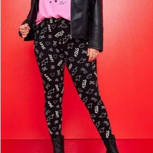 Betsey Johnson Legging - Skull Hearts Black